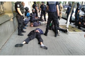 Націоналісти побились з правоохоронцями перед Маршем рівності у Києві, 57 затриманих
