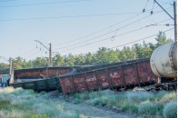 Товарний потяг зійшов з рейок на Дніпропетровщині (фото)