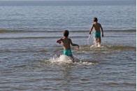 Діти потрапляють у лікарню після купання в  Азовському морі