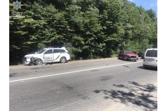 Автомобіль патрульних потрапив у ДТП на Закарпатті