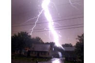 На Волині від удару блискавки спалахнула пожежа