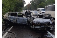 Під Києвом сталася масштабна аварія: родина згоріла живцем (фото, відео)