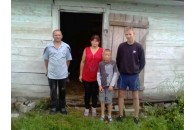 Сім'я волинян після пожежі живе у хліві