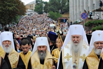 Пенсіонерам платили по 100 гривень за участь у Хресній ході в Києві (відео)