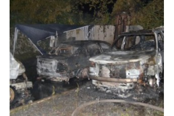 У Рівному вночі згоріли три автомобілі