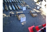 Луценко показав зброю, якою Савченко та Рубан хотіли розстріляти ВР