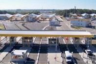 Чиновник хотів провезти через 