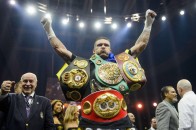 Усик став найкращим боксером липня за версією WBA