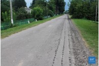 На Волині трактор поборонував асфальт на дорозі