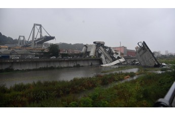 Впали з 80 метрів: під обвалами мосту в Італії знайшли українців