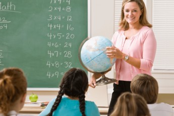 Що повинен вміти вчитель початкових класів: в Україні вперше затвердили стандарт професії