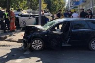 Тіла на тротуарах та калюжі крові: у Сумах авто поліції збило пішоходів (Відео 18+)