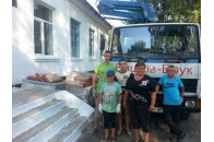 Відомий волонтер забезпечив сільську волинську школу бруківкою