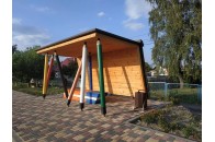 На Волині оригінальна зупинка отримала унікальну лавку