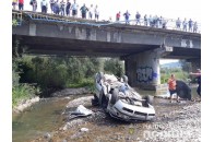 Легковик злетів з мосту та перекинувся на Львівщині (Фото)