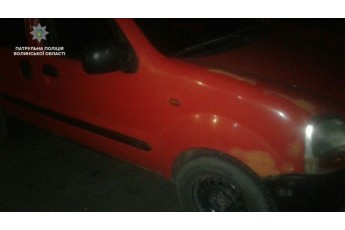На Волині затримали автомобіль з підробленим номерним знаком