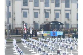 366 хрестів: українці нагадали Путіну про його звірства під Іловайськом