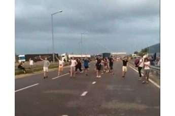 Українці станцювали на кордоні з Польщею (відео)