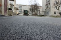 На прибудинкову територію луцького двору витратять майже 200 тисяч гривень