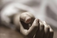Намагалася зробити селфі: п’яна вчителька випала з вікна – ЗМІ