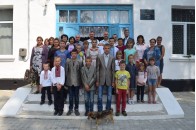 Благодійники забезпечили формою та рюкзаками школярів у селі на Волині