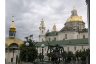 З Почаївської лаври почали вивозити майно до Росії
