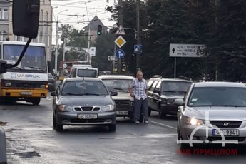 Ранкова ДТП у Луцьку: утворився величезний затор (Фото)