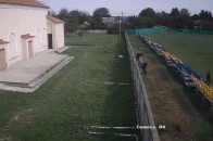 Дітлахи намагалися зіпсувати новенький стадіон на Вересневому (відео)