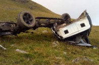 Позашляховик з туристами зірвався в ущелину на Закарпатті, двоє загиблих