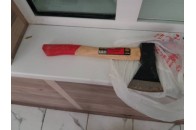 Чоловік із сокирою увірвався до школи, погрожуючи кривдникам своєї дитини, у Одесі