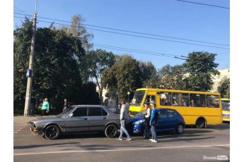 ДТП у Луцьку: зіткнулись два легковика (фото)