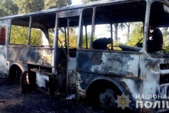 Пасажирський автобус з 20 дітьми повністю згорів на Сумщині