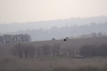 Українські військові ефектно знищили техніку бойовиків (відео)