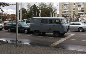 Поблизу розважального центру у Луцьку зіткнулися два авто