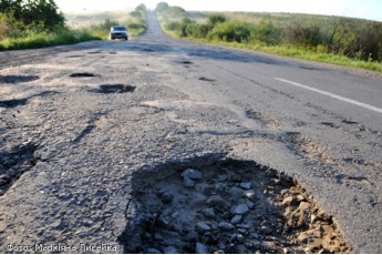 На Волині через жахливий стан дороги перевізники відмовляються від маршрутів