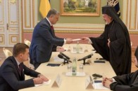 На Порошенка подали в суд через звернення до Варфоломія