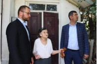 Старенька і сліпа жінка, яка зробила великий вклад у розвиток міста, отримала допомогу від Луцькради (фото)
