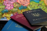Десятки тисяч українців мають подвійне громадянство