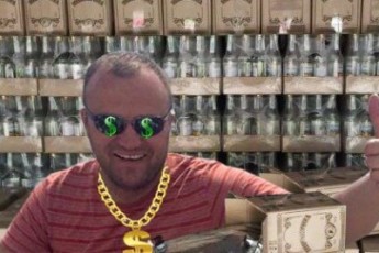 Продавчиню в магазині луцького депутата покарали за контрафактний алкоголь