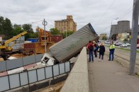Вантажівка з мігрантами зірвалася у прірву: десятки загиблих