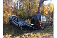 На Волині бус з причепом злетів у кювет після зіткнення з легковиком