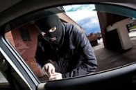 У місті на Волині обікрали автомобіль