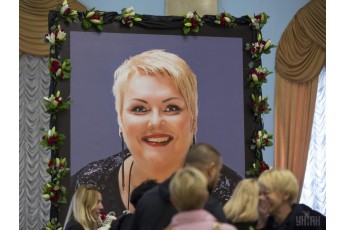 У Києві попрощалися із загиблою в ДТП актрисою Мариною Поплавською (фото)