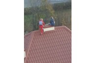 У Луцьку діти вилізли на самісінький дах покинутого будинку (фото)