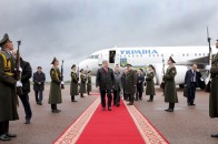 Порошенко виїхав за кордон і став 