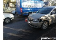 У Луцьку на перехресті зіткнулись два автомобілі (фото)