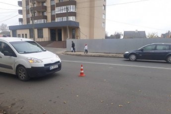 У Луцьку авто збило жінку, яка перебігала дорогу