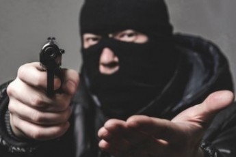 Головні новини Волині 2 листопада: у селі під Луцьком грабіжники напали на ще одну сім'ю; у Луцьку чоловік встромив ніж у серце своєму племіннику