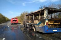 Пасажирський автобус загорівся під час руху на Дніпропетровщині