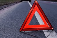 На Волині легковик на швидкості врізався в електроопору та злетів у кювет
